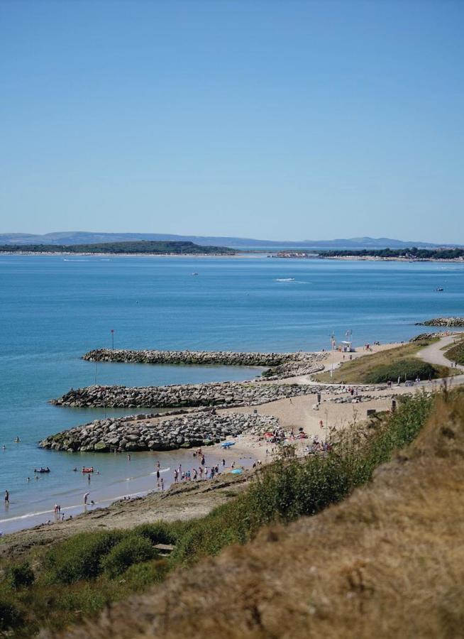 Bertie-By-The-Sea At Hoburne Naish Hotel Highcliffe Exterior photo